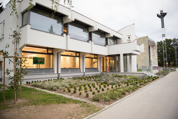 File:Velenje Regional Gallery 2015 exterior Photo Edita Fric.jpg