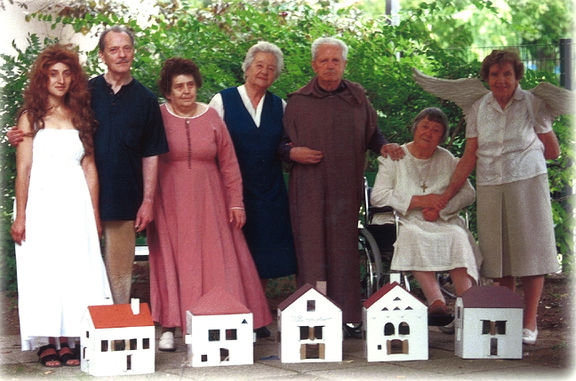 All Together Now, performers' group portrait. A synthetic performance produced by Muzeum Institute in co-operation with Old People's Home Center – Tabor. Slovene National Theatre Opera and Ballet Ljubljana, 2000.