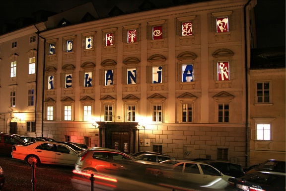 Installation for the campaign "No peace. Only searching." that marked the 25th year of the Scientific Research Centre (ZRC SAZU), Poper Studio, 2006