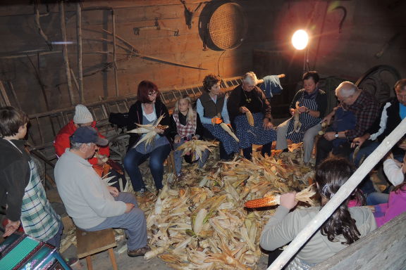 The traditional farmers' Majenje turšce taking place every autumn at the Oplen House, 2015