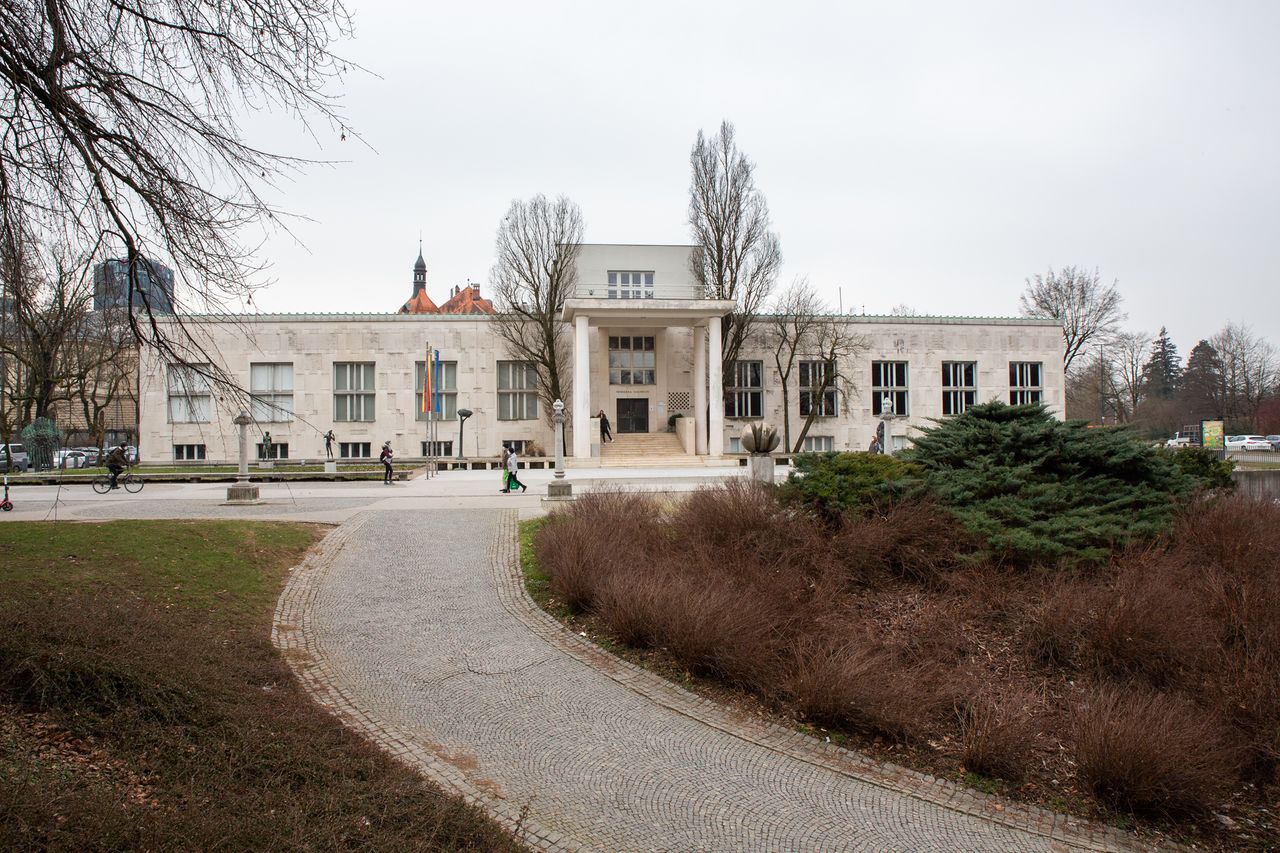 File:Moderna galerija 2021 exterior Photo Kaja Brezocnik (2).jpg