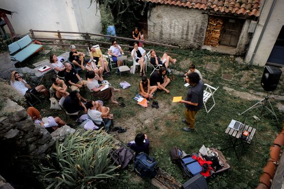 Summer school of the Academy of Margins, a collective learning experience in the village of Topolò (summer 2022). Field-Not-Recording workshop by the sound artist Attila Faravelli.