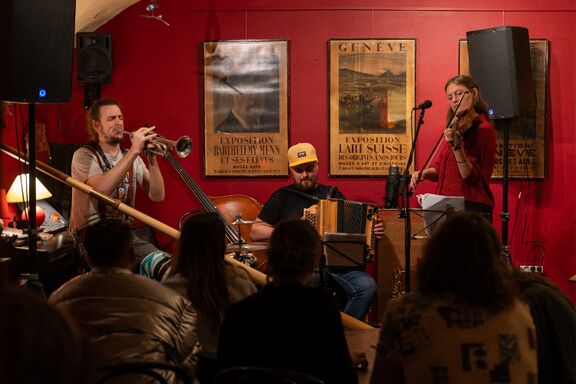 Trio Hupsala performing at Kavč Festival, 2025.
