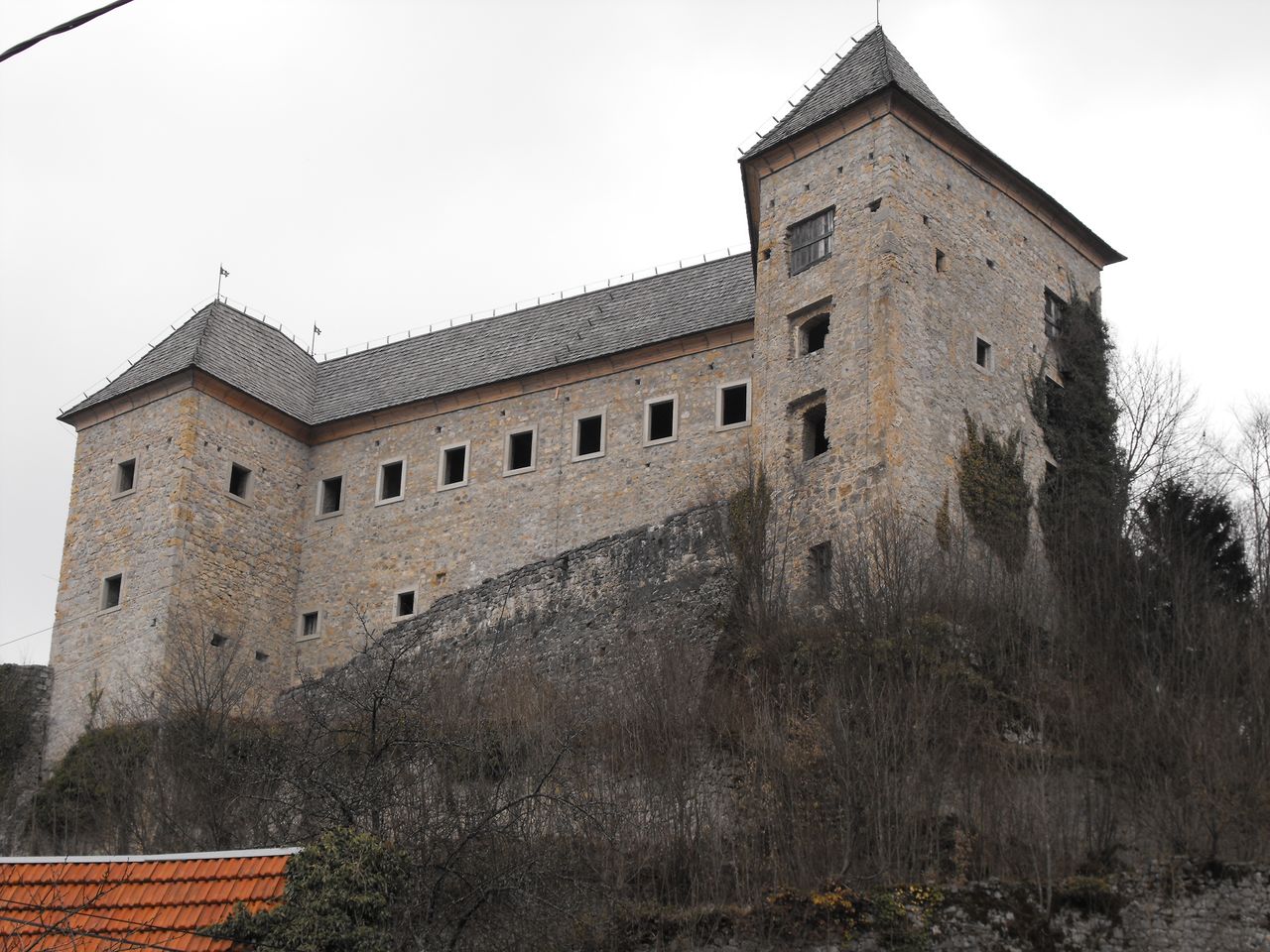 Kostel Castle 2009.jpg