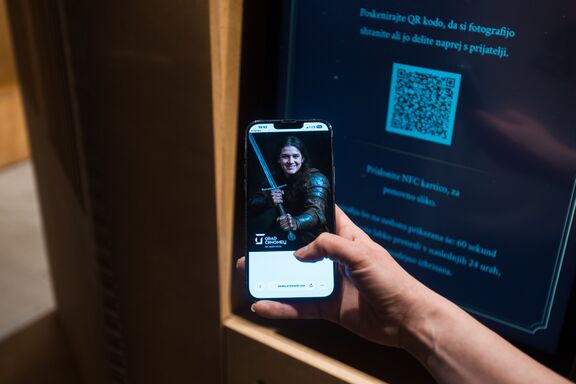The "Transform into a Historical Figure" application (part of the exhibition Defenders of the Crown and Border at Črnomelj Castle).