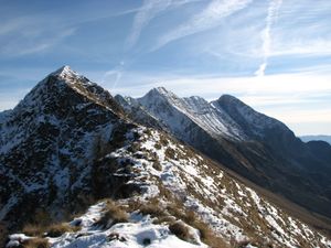 This ridge encompassing the mountain tops Vršič, Vrh Rus, Oblo Brdo, Vrata, Krnčica (2142 m), Srednji vrh and Krn (2244 m) is known for being the site of the Isonzo Front in <!--LINK'" 0:19-->. Photo: Brane Blokar, Wikipedija.