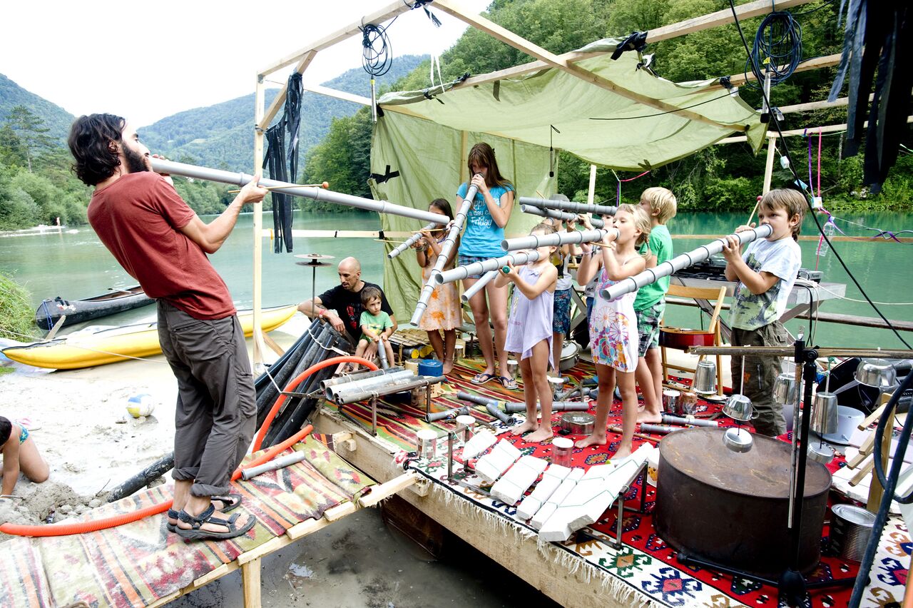 Music workshop for children with Slovenian multi-instrumentalist Samo Kutin at Sajeta festival in 2015. Author: Iztok Zupan
