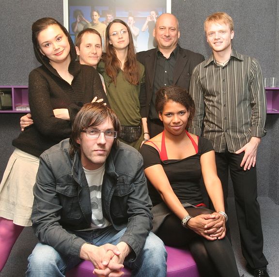 The Slovenec Slovenca gor postavi theatre performance team (from left): Alja Kapun, Miha Brajnik, Katarina Stegnar, Janez Pipan (former director of SNG Drama Ljubljana), and Rok Matke. In front: Marko Bulc (performance director) and Maša Kagao Knez. The performance was co-produced by Slovene National Theatre Drama Ljubljana and Maska Institute