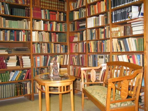 Mladinska knjiga Bookstores Trubar's Antiquariat.JPG