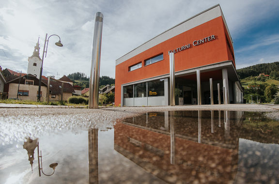 Exterior of Ravne Gallery, Museum of Modern and Contemporary Art Koroška, 2020.