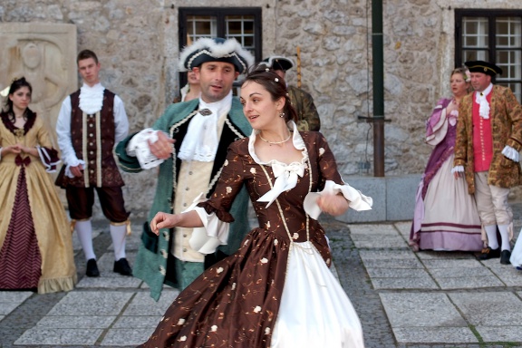 The Knight Gašper Lambergar Theatre Group demonstrates the medieval culture and entertainment (medieval dances, knight duels, fire, fire spitting and eating shows) at Bled Castle