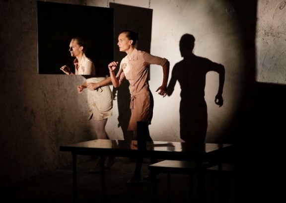 Leja Jurišić and Mojca Kalar perform in "Sostanovalka", [title translates as Girl Roommate] conceived by Sanja Nešković Peršin, Days of Poetry and Wine Festival, 2009